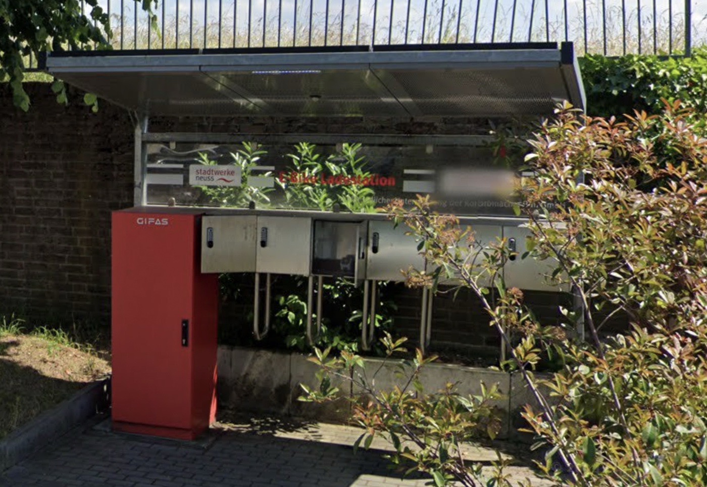 Fahrradabstellplatz mit Ladestation